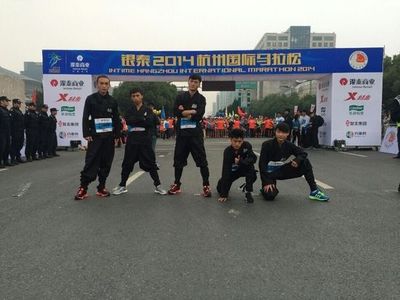 《忍者必須死2》跑酷團(tuán)亂入杭州國際馬拉松