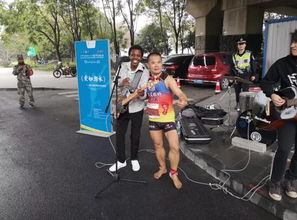 2018杭州國際馬拉松 赤腳大仙 李清模為愛奔跑 點(diǎn)亮光明